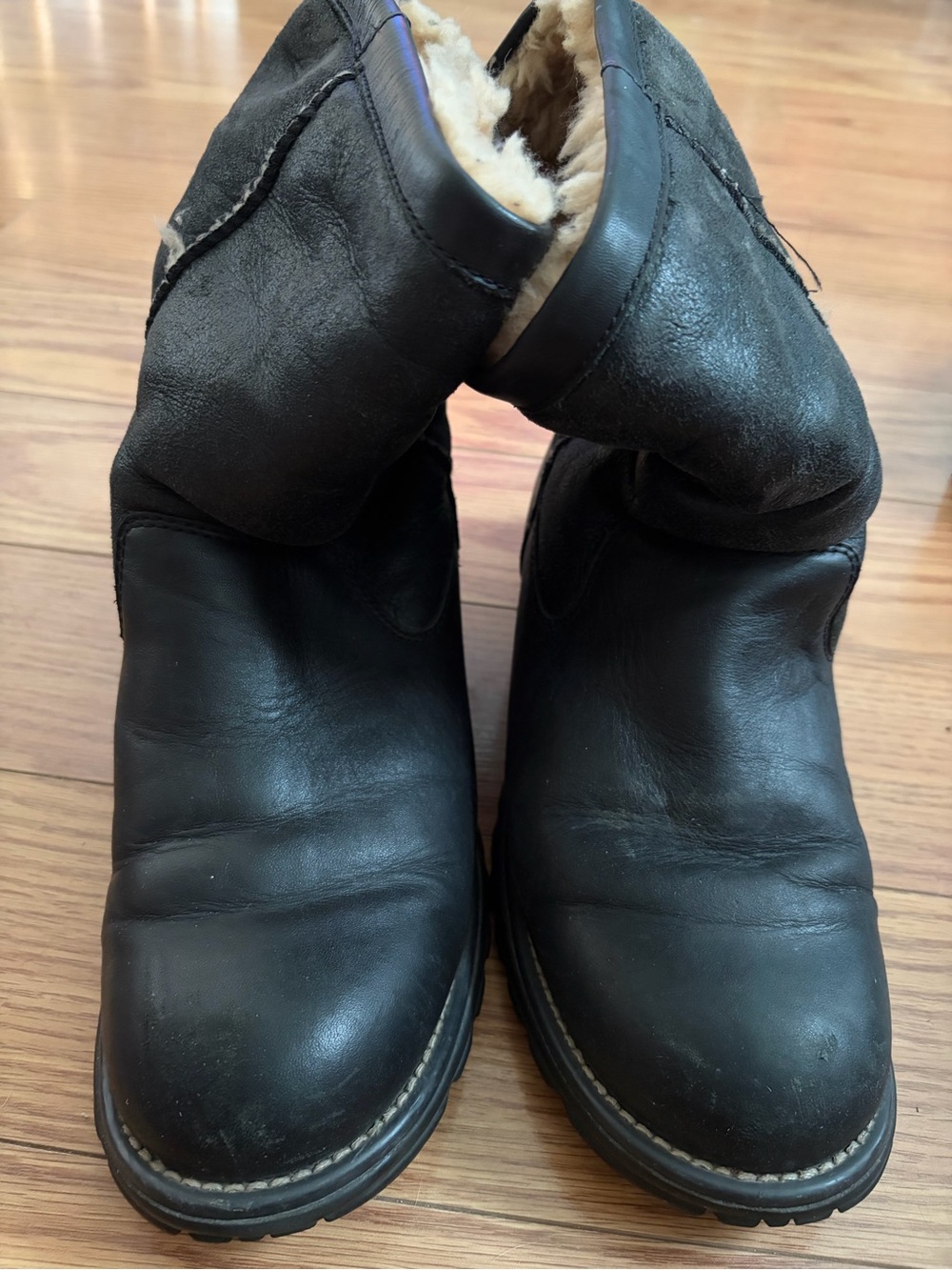 UGG woman’s Black Slip-On Boots